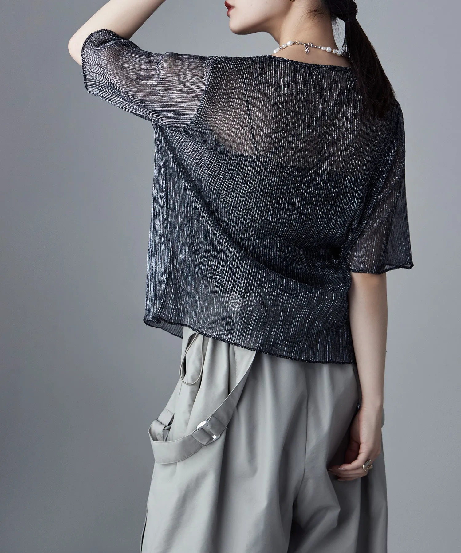 Lame sheer pleats tops