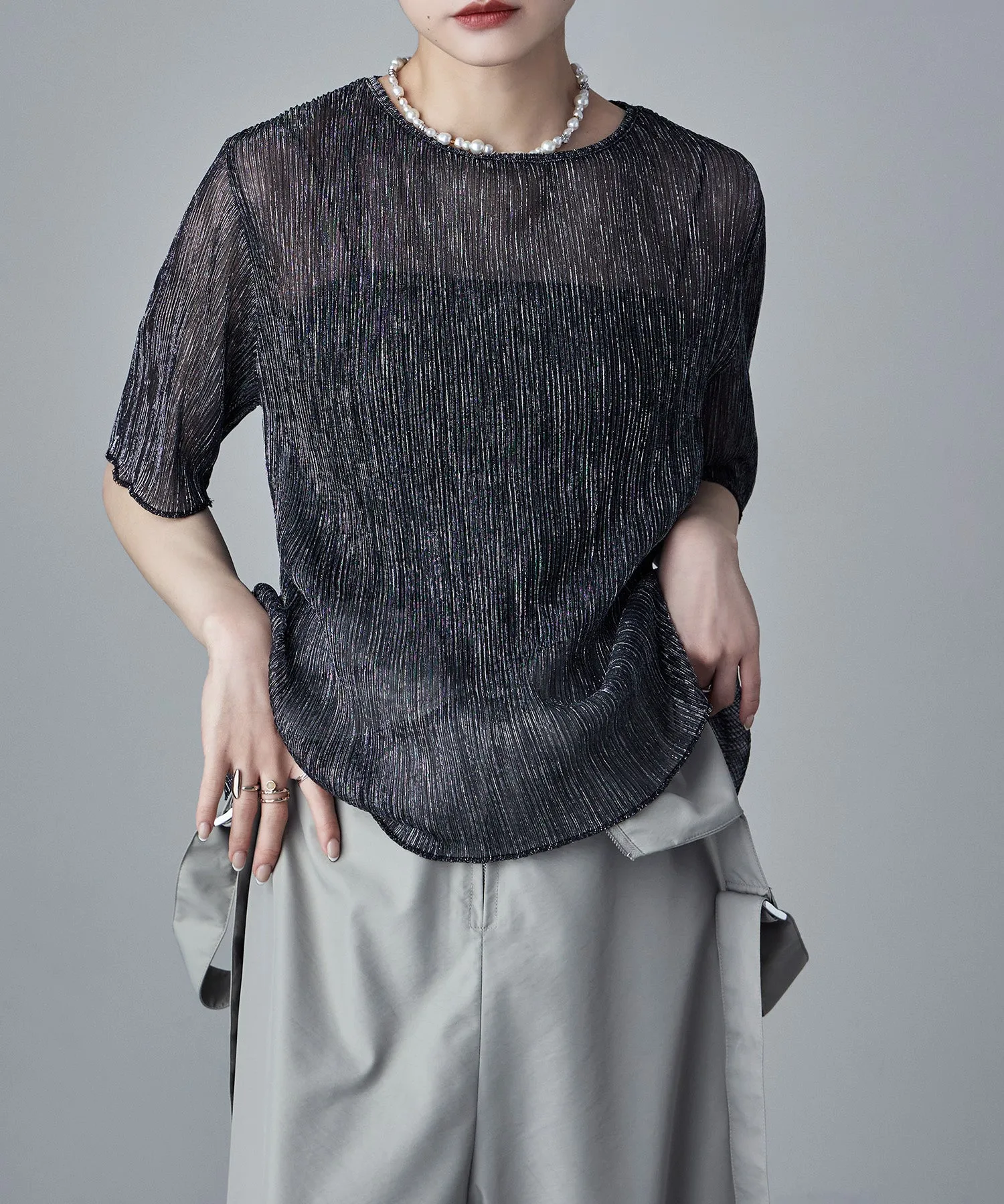 Lame sheer pleats tops